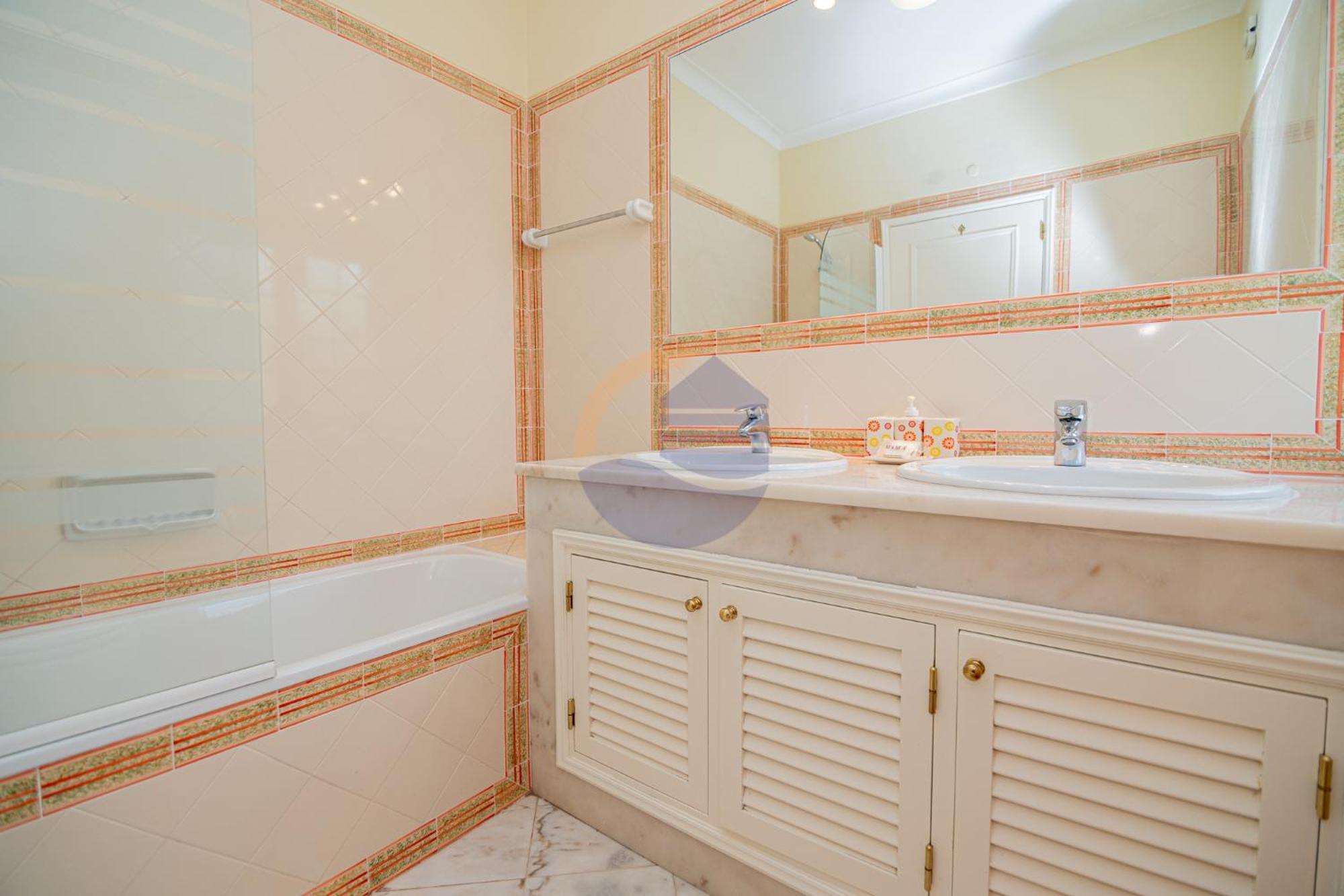 Villa Luxury Suites, Heated Outdoor Pool Портиман Екстериор снимка
